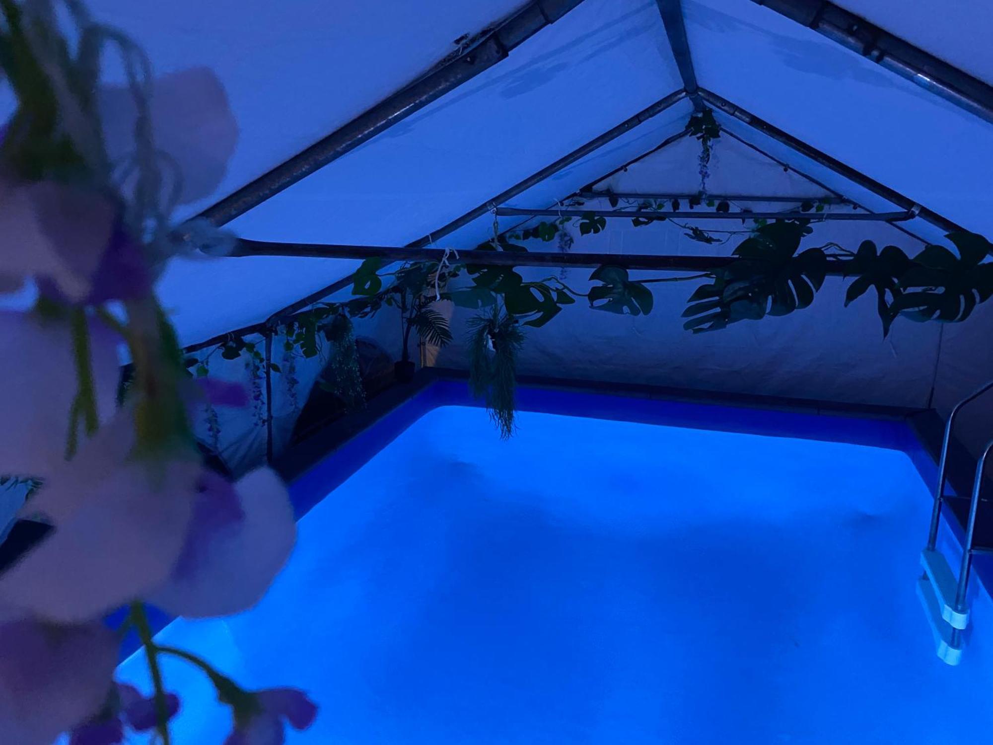 Mini Love Island Style Guest House Includes Personal Hot 24 Hour Swimming Pool, Outdoor Bathtub, Heated Dining Dome And Fire Pit, All This Is Secretly Located In The Busy Suburbs Of Нотингам Екстериор снимка