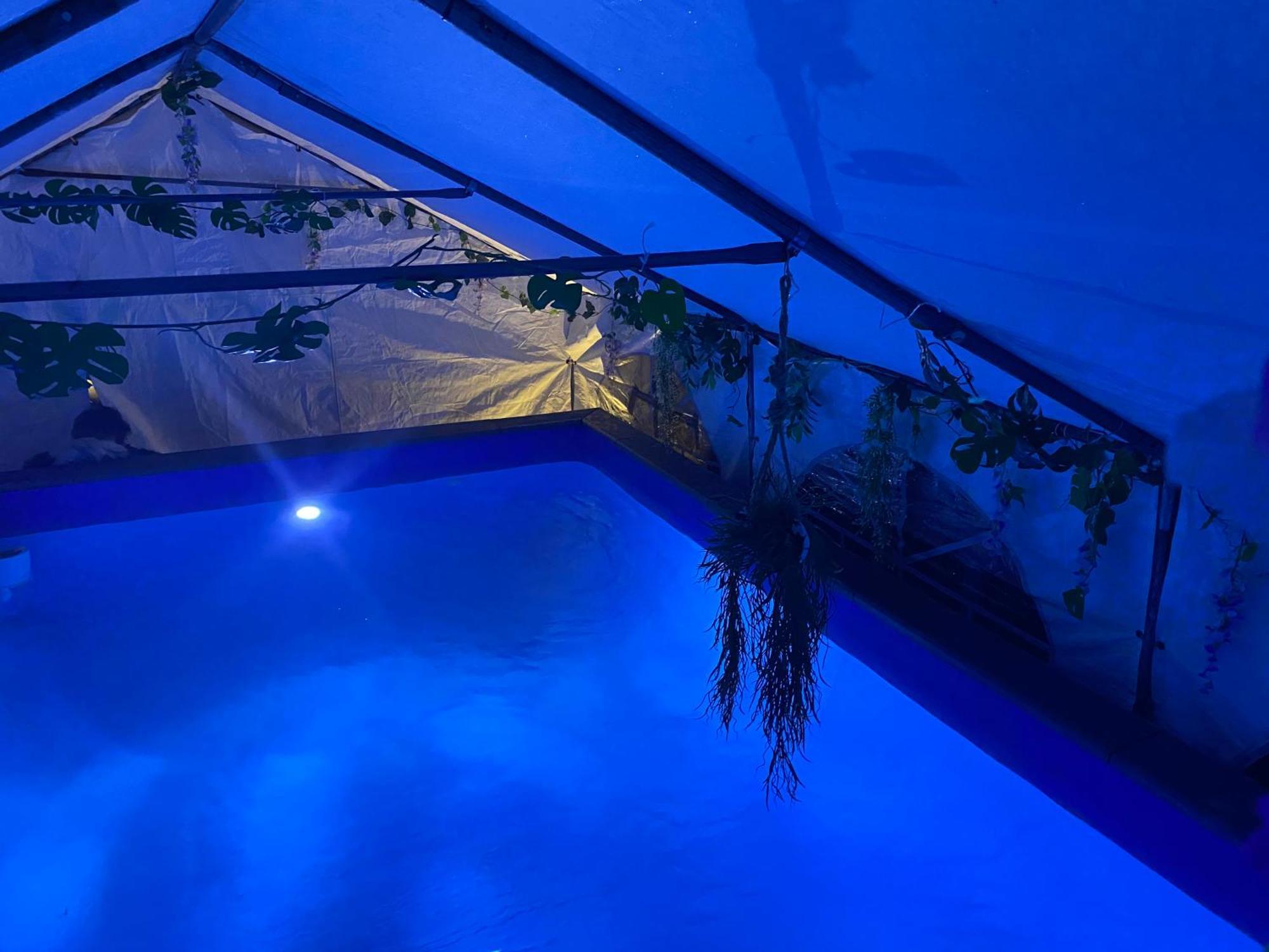 Mini Love Island Style Guest House Includes Personal Hot 24 Hour Swimming Pool, Outdoor Bathtub, Heated Dining Dome And Fire Pit, All This Is Secretly Located In The Busy Suburbs Of Нотингам Екстериор снимка