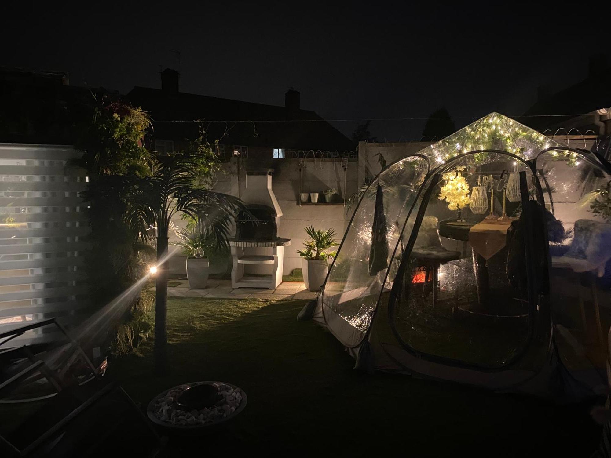 Mini Love Island Style Guest House Includes Personal Hot 24 Hour Swimming Pool, Outdoor Bathtub, Heated Dining Dome And Fire Pit, All This Is Secretly Located In The Busy Suburbs Of Нотингам Екстериор снимка