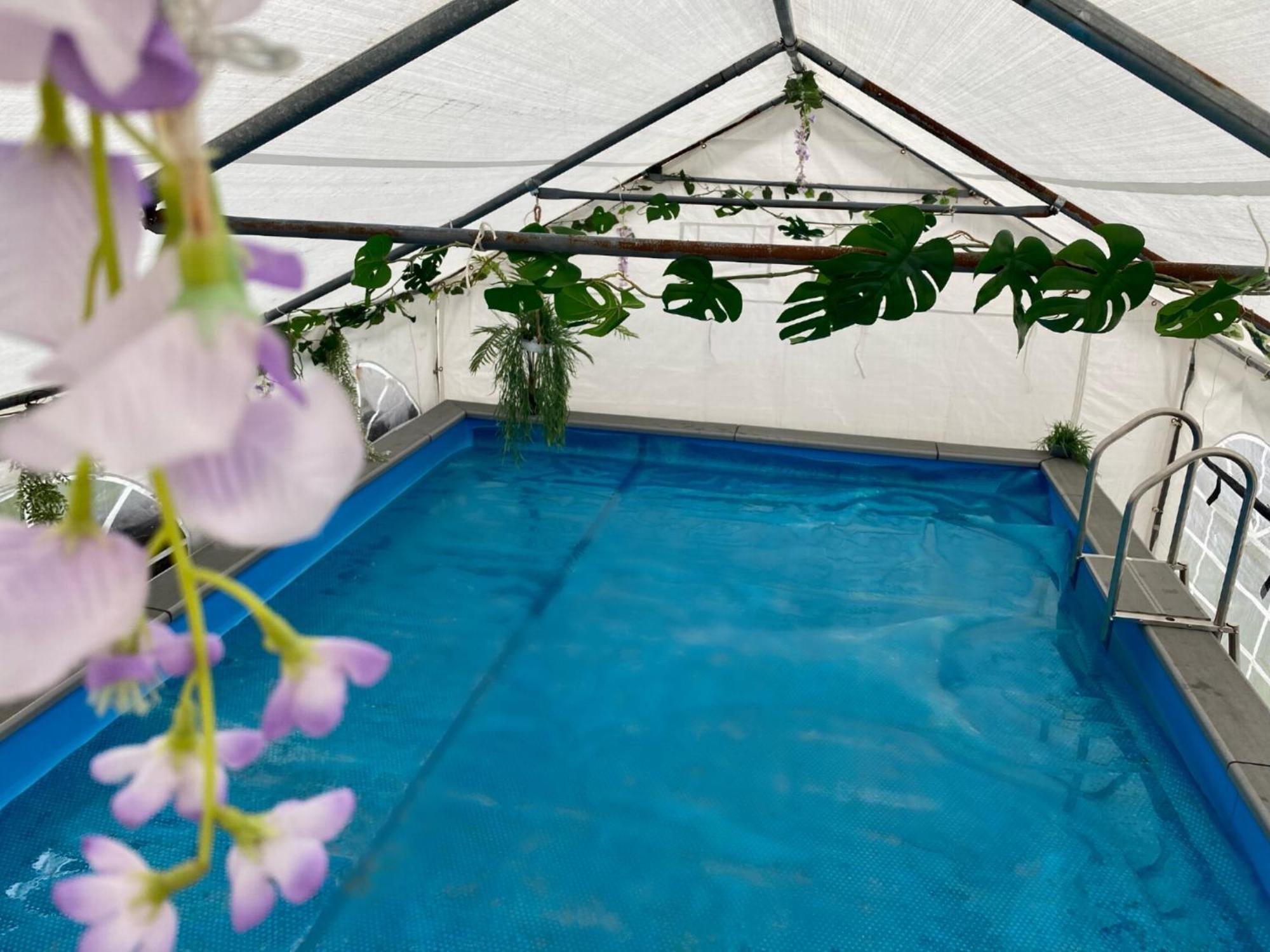 Mini Love Island Style Guest House Includes Personal Hot 24 Hour Swimming Pool, Outdoor Bathtub, Heated Dining Dome And Fire Pit, All This Is Secretly Located In The Busy Suburbs Of Нотингам Екстериор снимка
