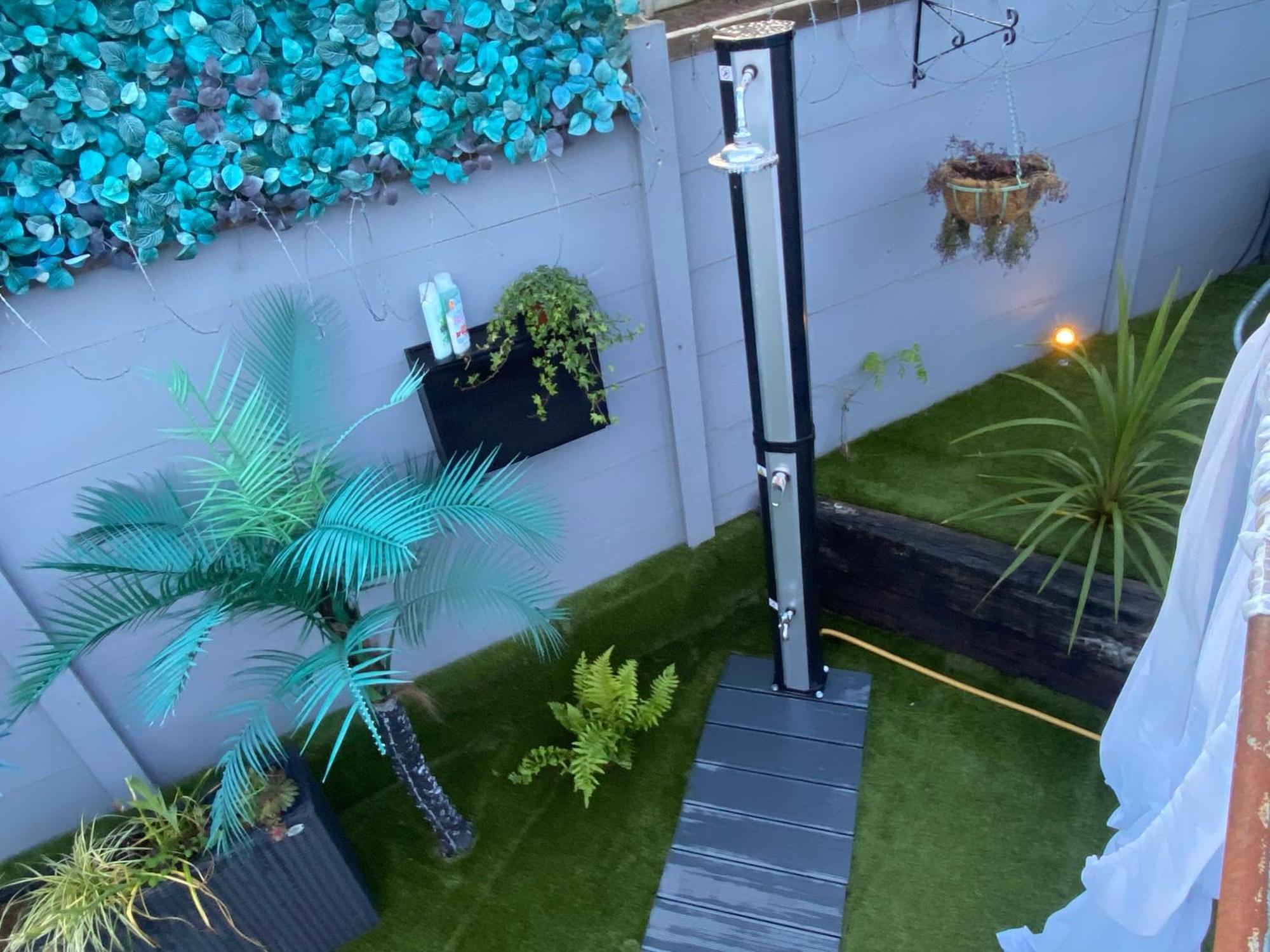 Mini Love Island Style Guest House Includes Personal Hot 24 Hour Swimming Pool, Outdoor Bathtub, Heated Dining Dome And Fire Pit, All This Is Secretly Located In The Busy Suburbs Of Нотингам Екстериор снимка